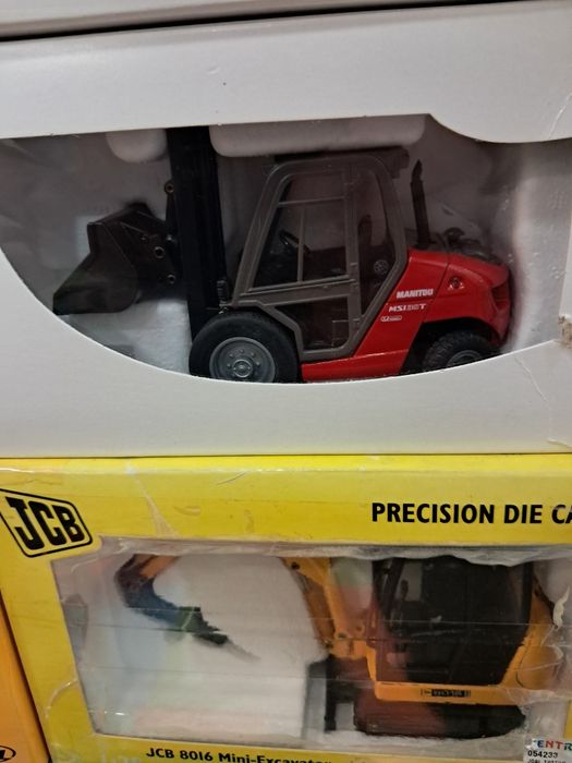 Maquinas miniaturas em metal da Joal
