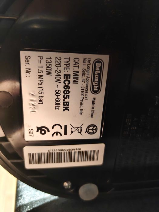 Ekspres DELONGHI Dedica Style EC685.BK