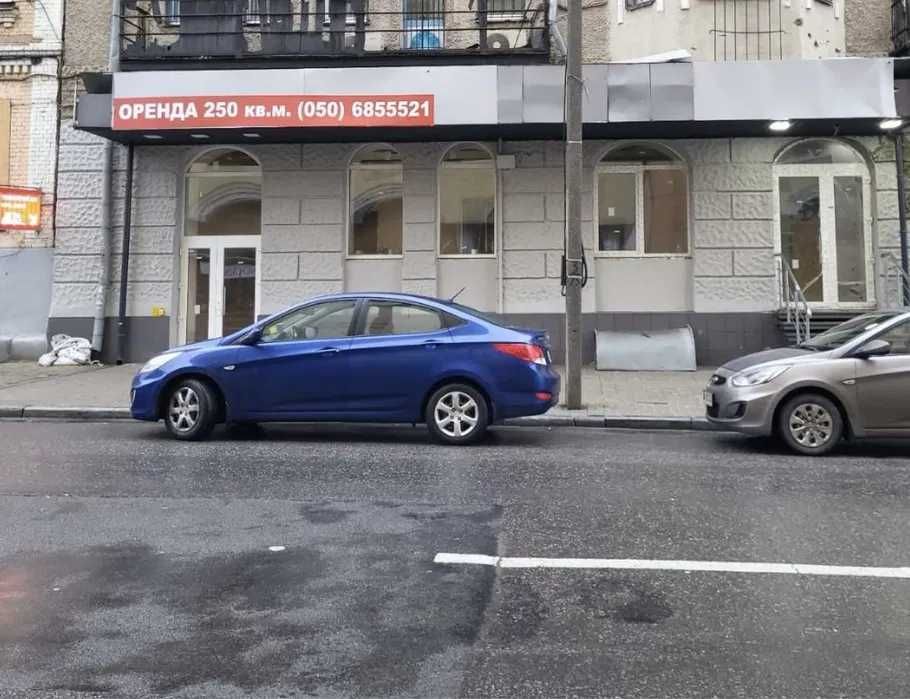 Продаж фасадного приміщення 250 м кв. центр