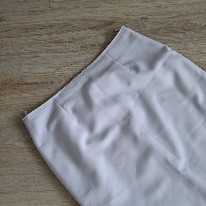 Biała ołówkowa elegancka spódnica 44