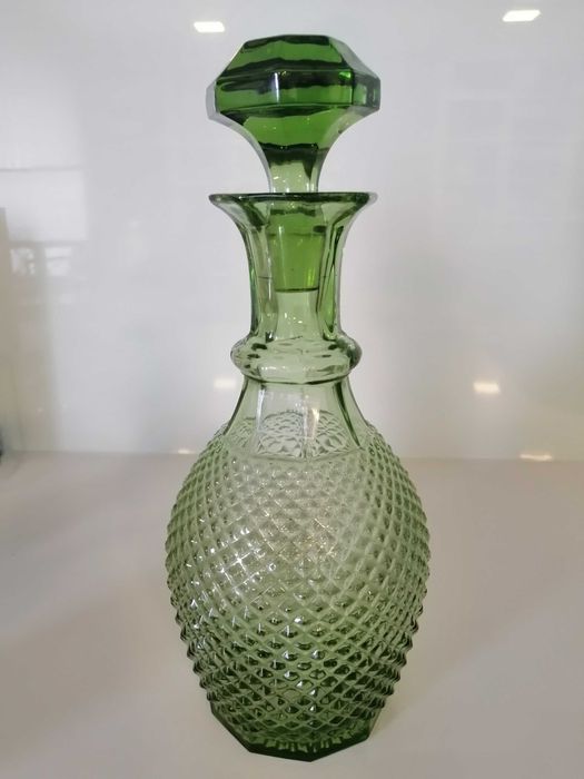 Garrafa em vidro verde424181861073571841