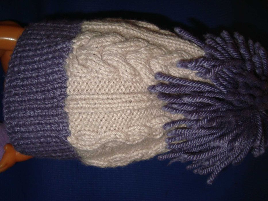 Шапка женская зимняя вязаная с бомбоном.