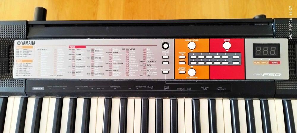 Piano Yamaha PSR-F50 + Estrutura de Suporte