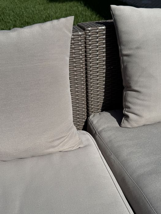 Conjunto exterior 3 lugares e mesa de apoio