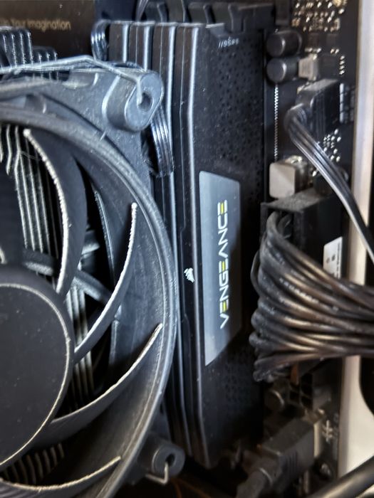 Workstation Edição Vídeo / DaVinci Resolve / Premiere / After Effects | i9-14900K | RTX 4080 Super | 128GB RAM | 5TB NVMe