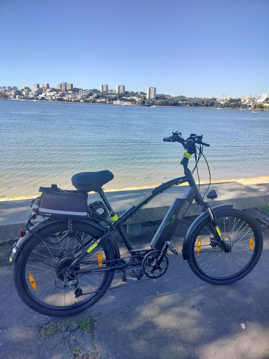 Bicicleta eléctrica marca NCM