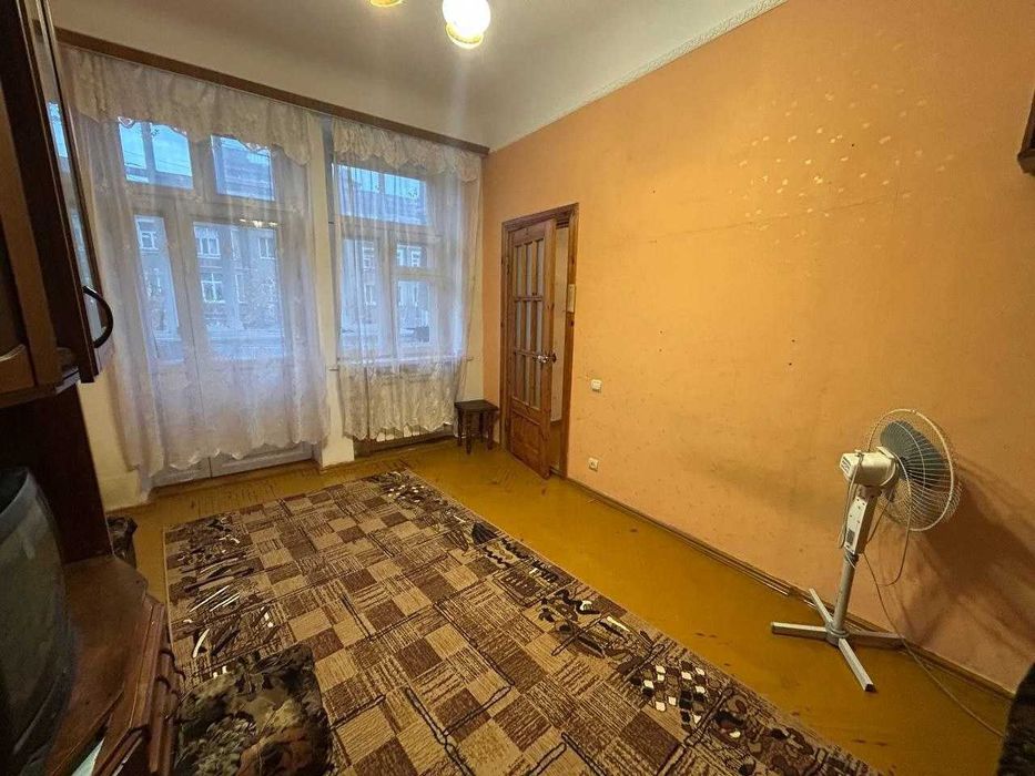 Квартира 2кімнати, сталінка, 56кв.м, автономне опалення, центр міста