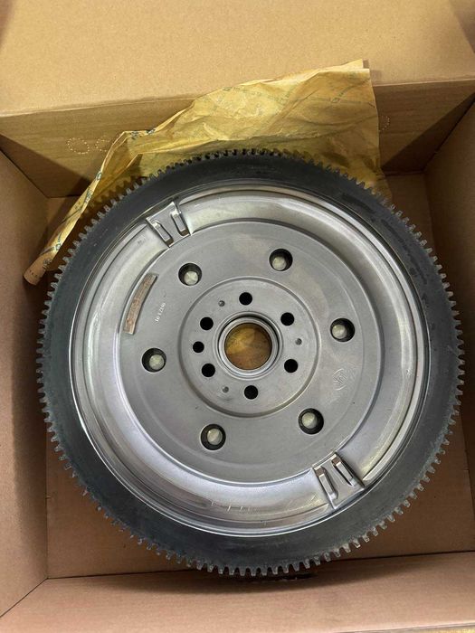 Маховик, зчеплення, вижи. 308 1.6HDI C4 1.6HDI 9818024380 6ст.механіка