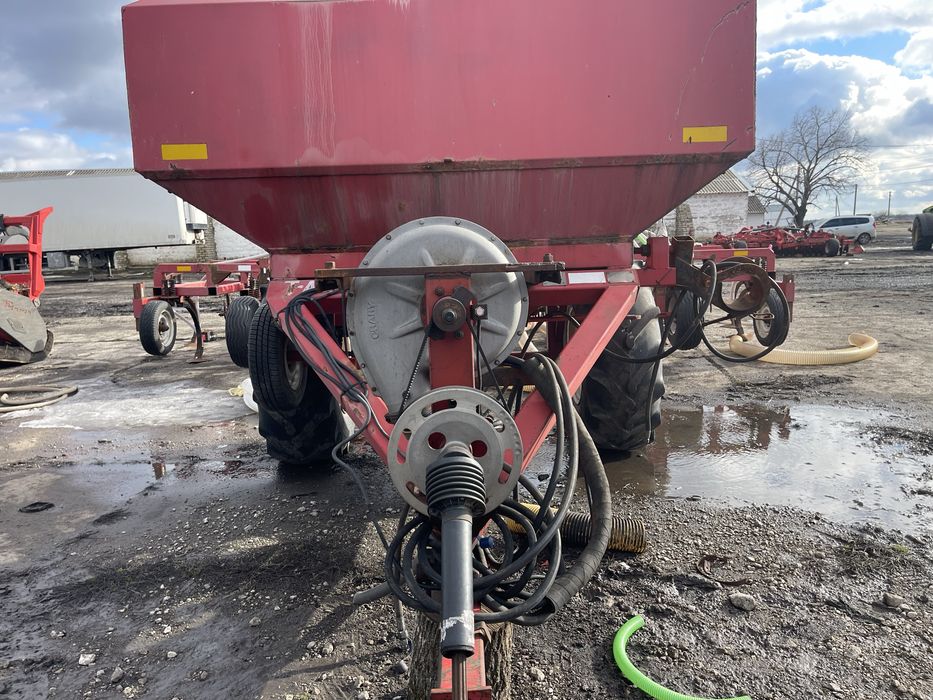 Сівалка суцільного висіву ПАРТНЕР 8м