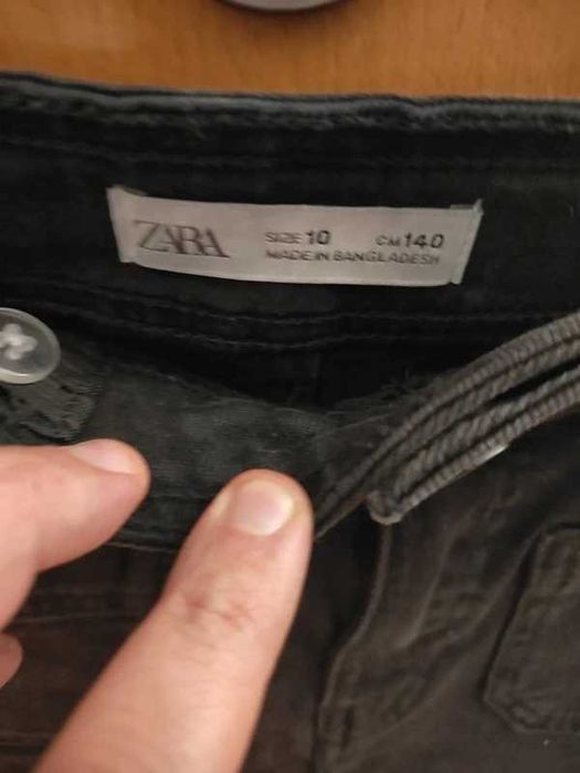 calças de ganga da Zara Kids (10 anos) são um modelo Wide Leg