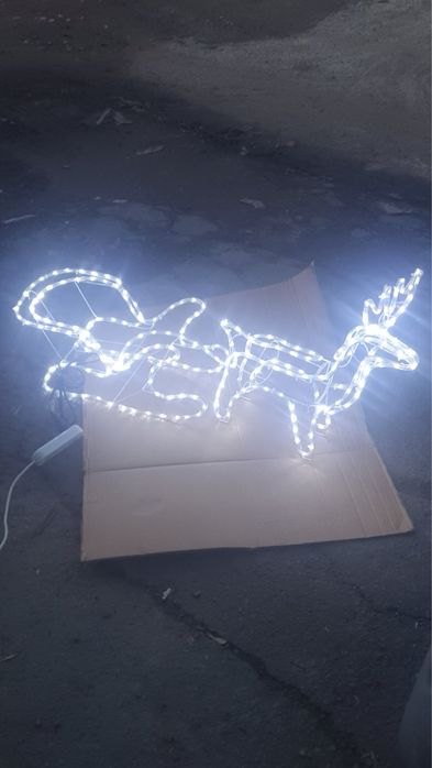 Світлодіодний олень новорічний із санками