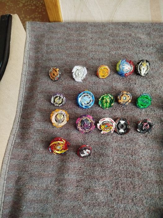 Продам бейблейды в хорошем состоянии