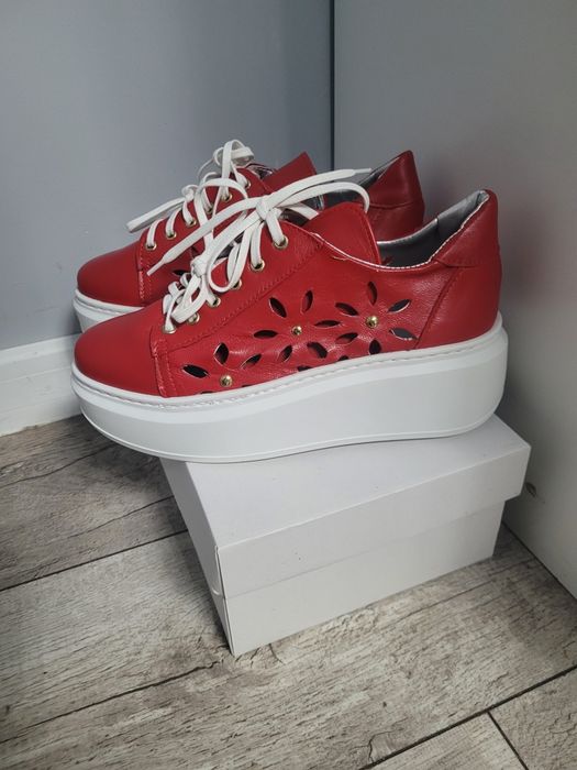 Nowe sneakersy skóra naturalna Polski producent kwiatki Hit rozm 39