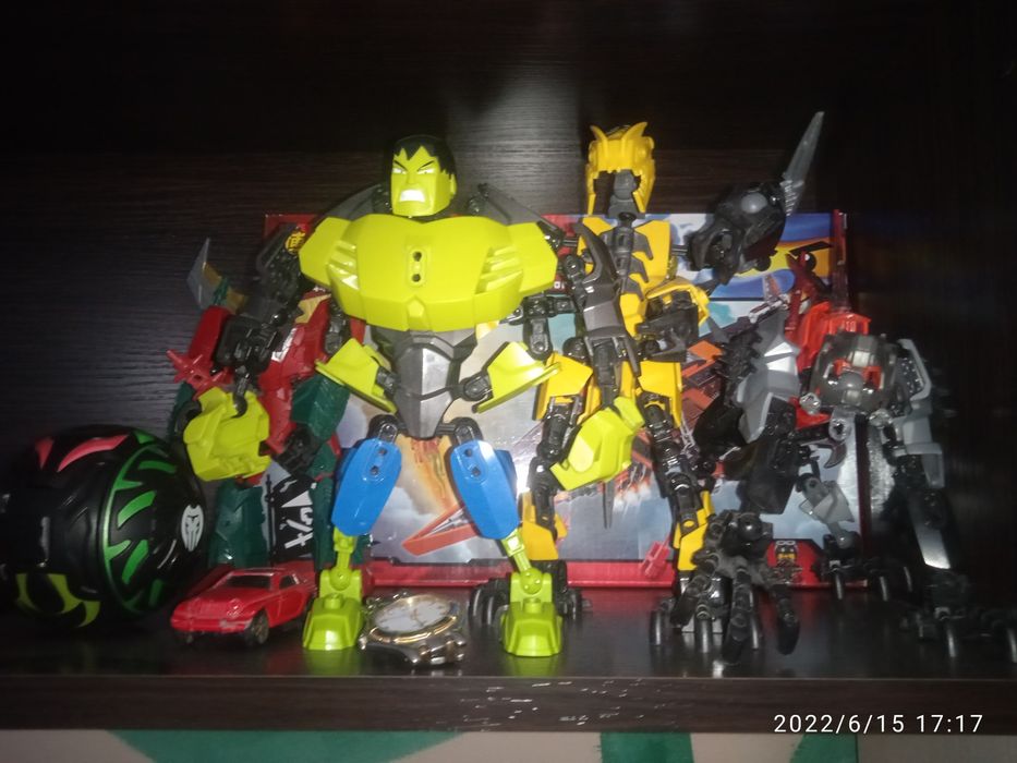 Продам конструктор-фигурки. Халк,и др