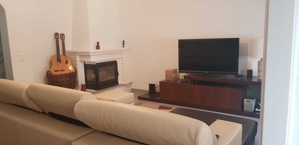 Moradia V5 a 2 minutos a pé da praia tem licenca AL