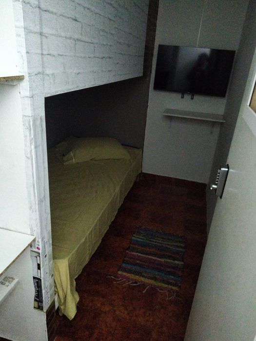 Alugo quarto para solteiro