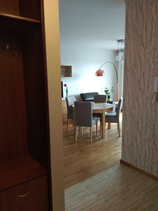 Okazja bezpośrednio do wynajęcia 55m2 przestronny apartament 2pokoje w 4-Oceany  z garażem długi najem od 15 .09.