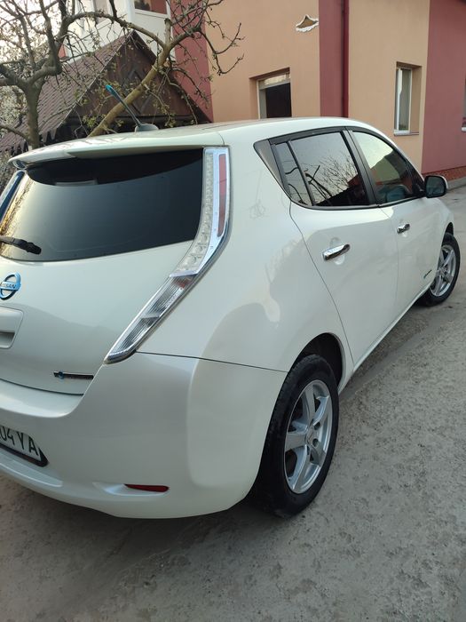Продам Nissan Leaf