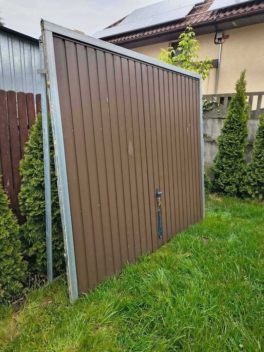 Brama garażowa brązowa