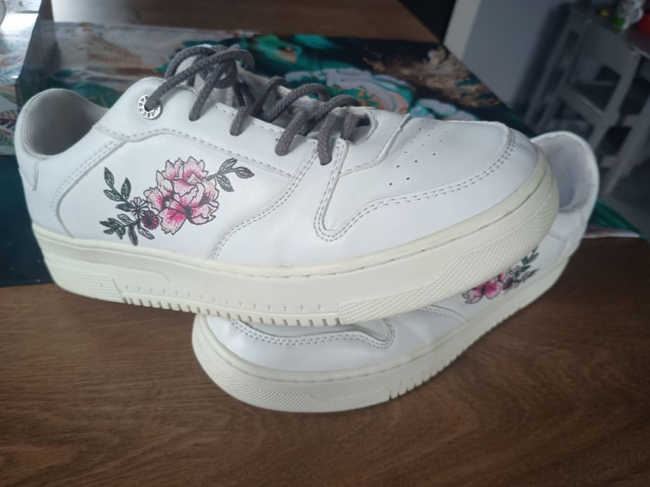 Sneakersy Adidasy graceland 42