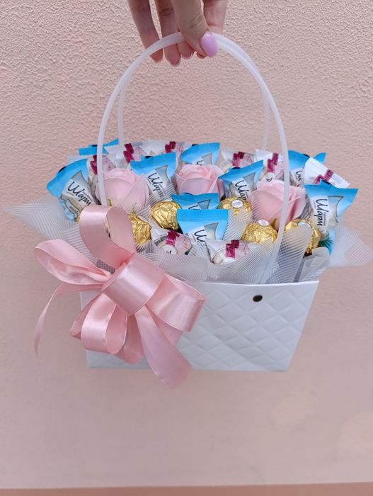 Сладкий букет с Рафаэлло Їстівний букет с конфетами Подарунок коханій