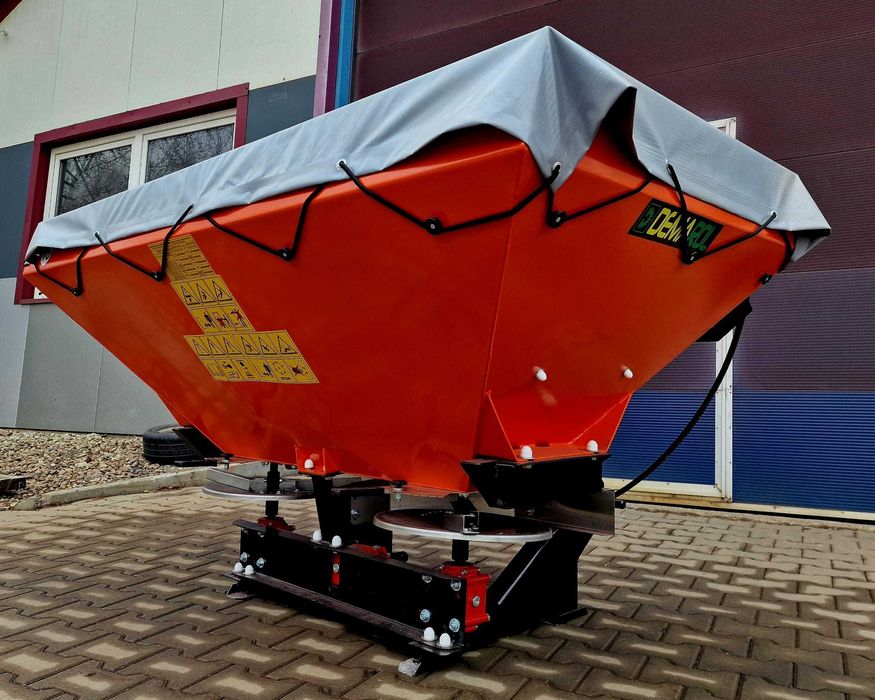 Rozsiewacz dwutalerzowy z plandeką plandeka hydraulika