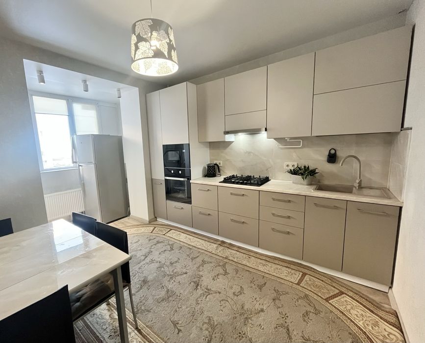 Сахарова/Бочарова, квартира в новом кирпичном доме, на 3эт (газ)