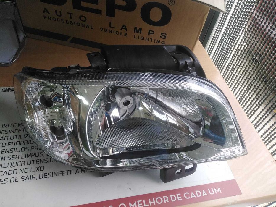 Farol Direito Seat Ibiza/ Cordoba de 1999 Novo