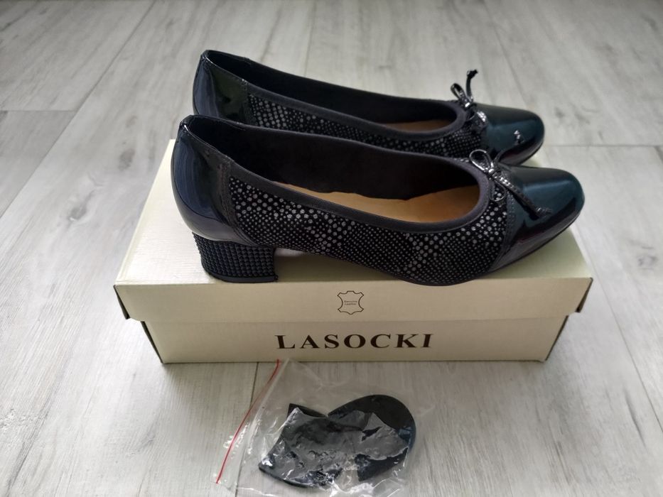 Buty Lasocki 38 lakierki czarne na obcasie
