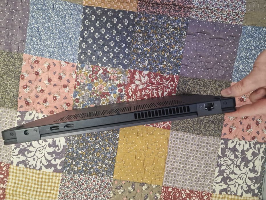 Dell 15 E5580/Full HD/Core i5-6300U/8Гб.DDR4/SSD256GB/HD520 2GB