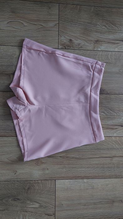 Nowe shorty, krótkie spodenki