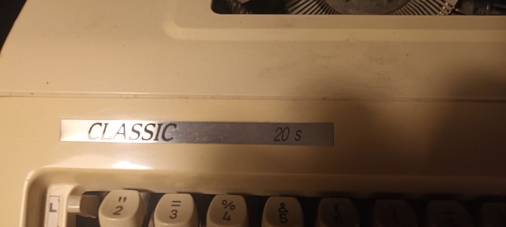 Maquina escrever classica apenas  15€
