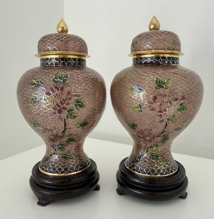Par de potes chineses com tampa em Cloisonné "plique-à-jour"