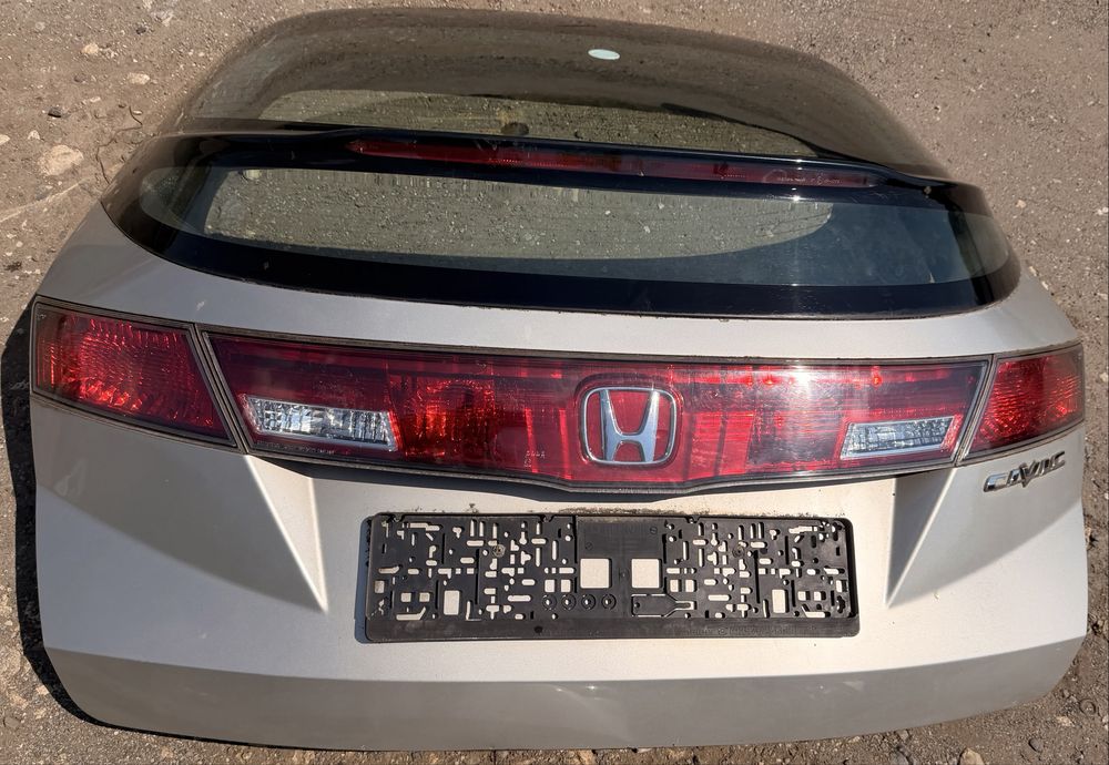 Кришка багажника в зборі Honda Civic 8