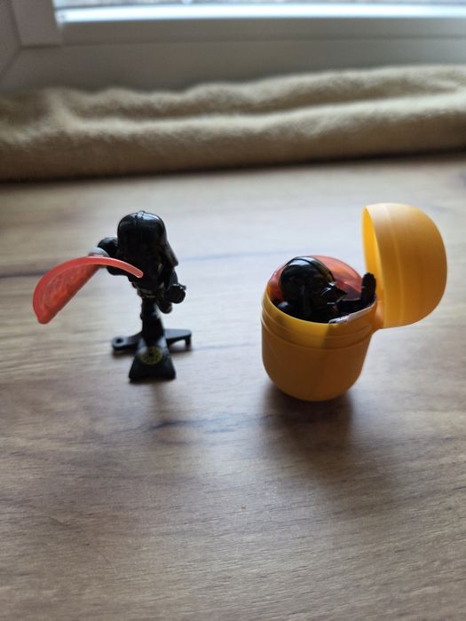 Kinder figurka Star Wars (Darth Vader)
