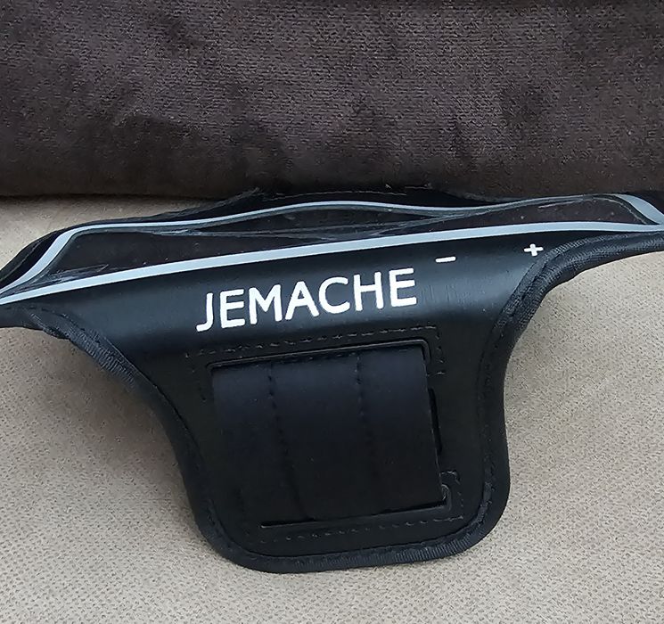 Nowa opaska na telefon na ramię.