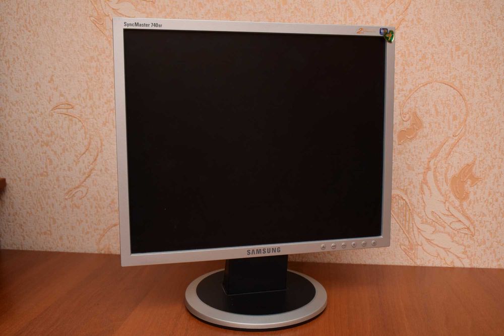 Монітор або компʼютер