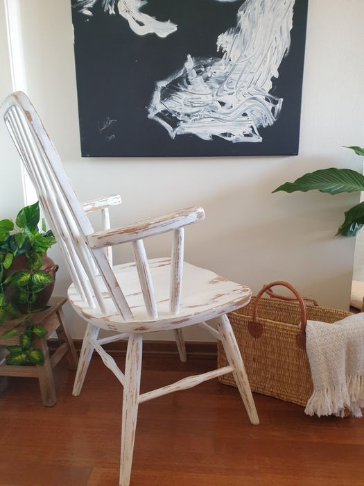 Cadeirão de madeira 
Wooden arm chair with count