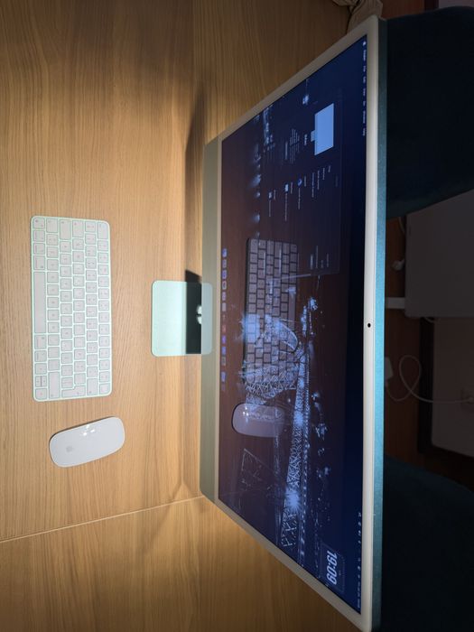 IMAC 16Gb / 256 GB  (rato, teclado e carregador incluidos)
