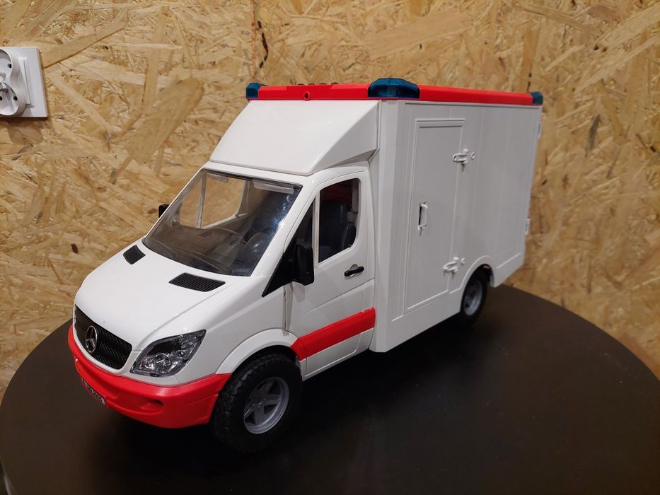 Bruder Ambulans Mercedes Sprinter Karetka