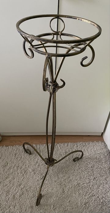 Металева підставка під вазон для квітів