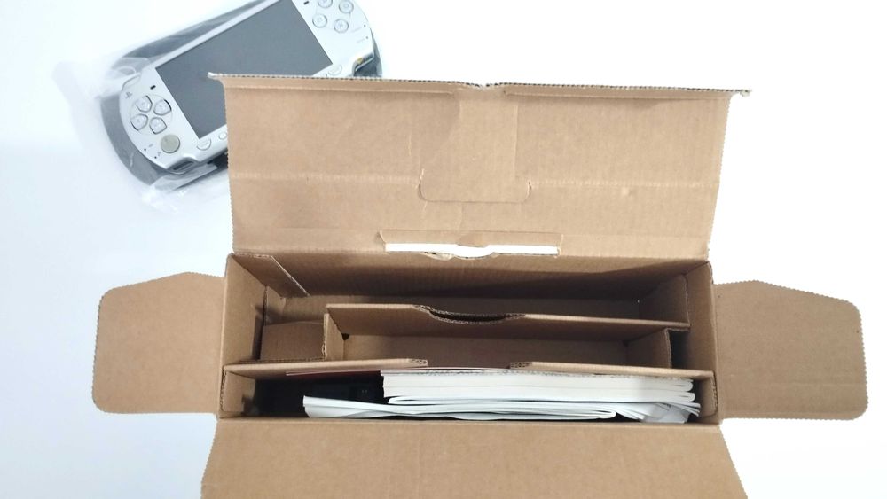 Consola PSP 2004 Ice Silver - Na caixa com Manuais