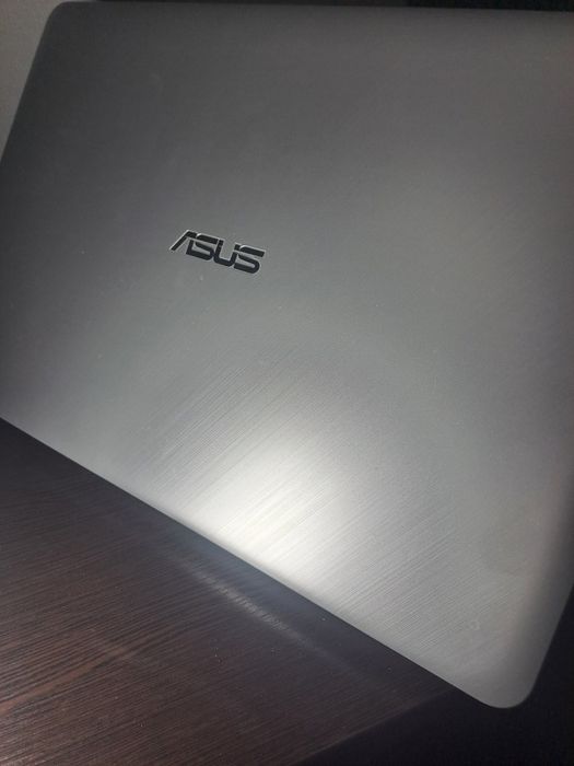 Продаю ноутбук  Asus x543М, металевий корпус