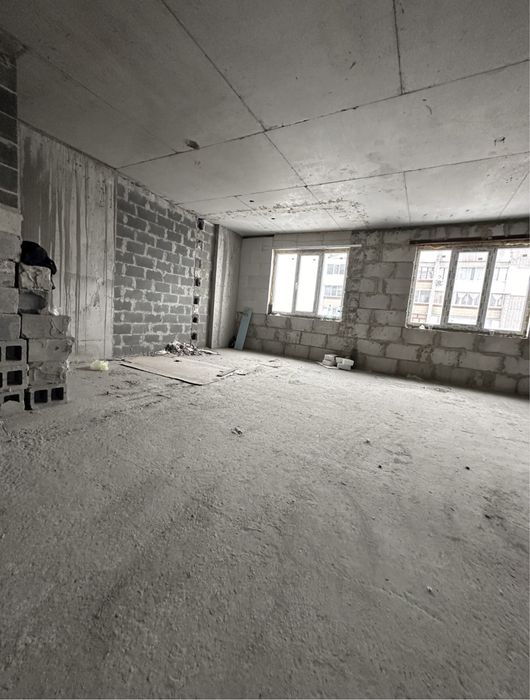 Продаж трикімнатної квартири із дизнайнерським проектом на Митниці