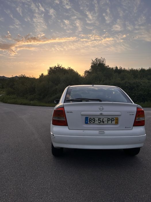Carro Opel Astra
