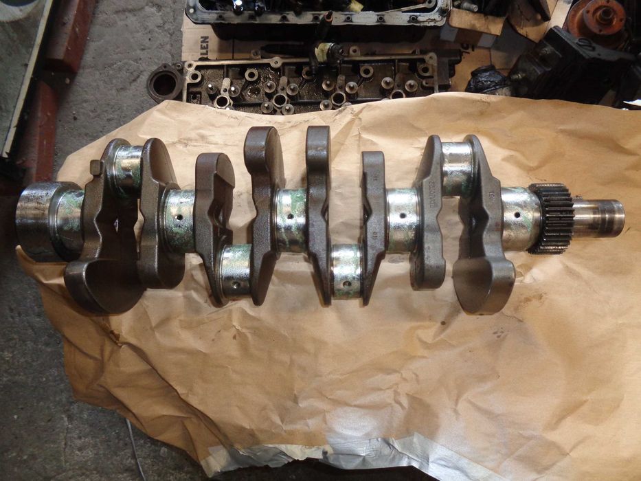 Wał korbowy silnik JCB KOHLER KDI2504TCR części JCB