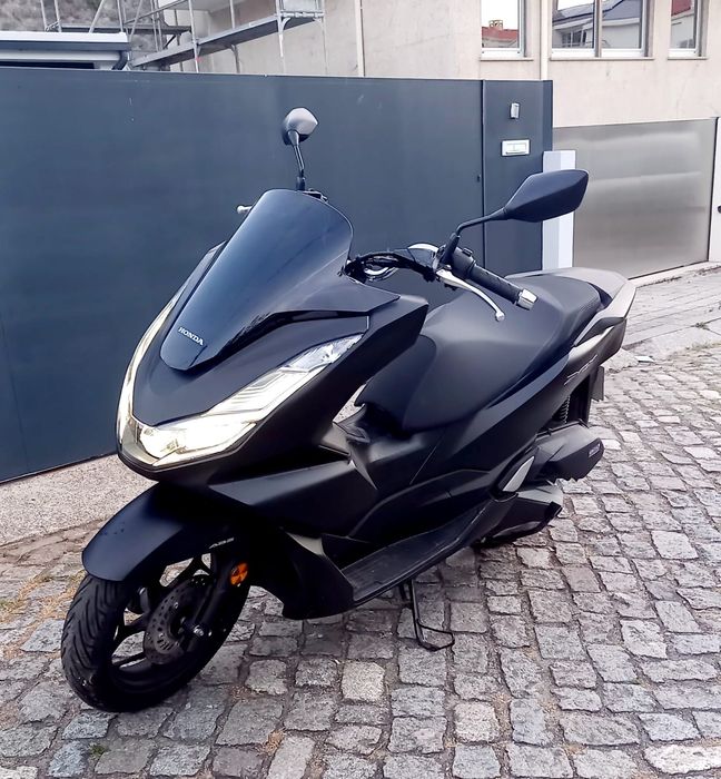 Honda PCX 125 de 2023 com apenas 2800km