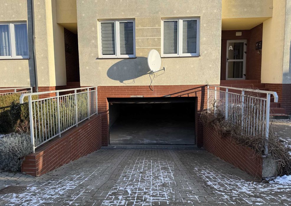 Do wynajęcia miejsce garażowe + komórka lokatorska - Fantazego