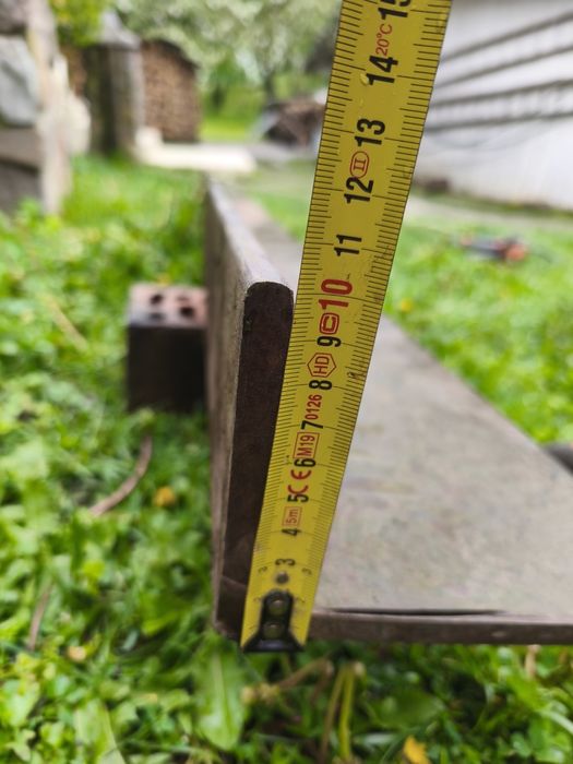 Кутник металевий