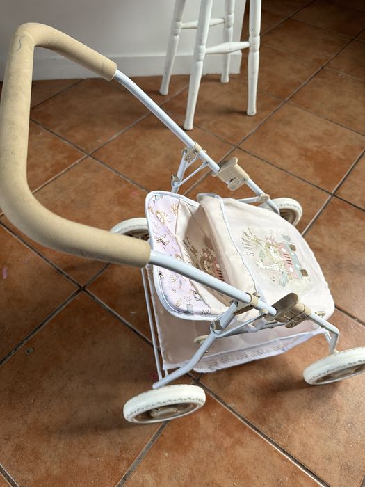 Carrinho de bebe em otimo estado, precisa ser limpo